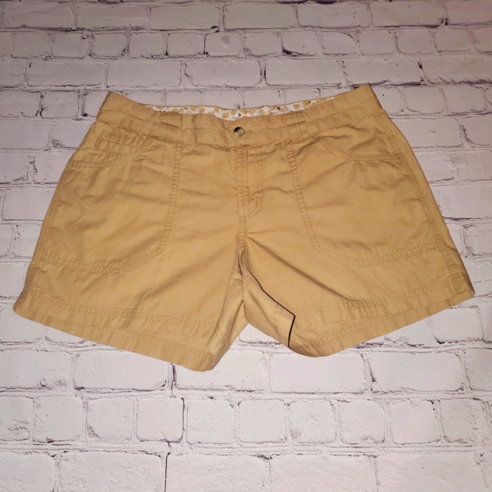 columbia womens shorts Size 6 Flat Front Shorts Chino Tan 3 Inch Inseam,  28 W